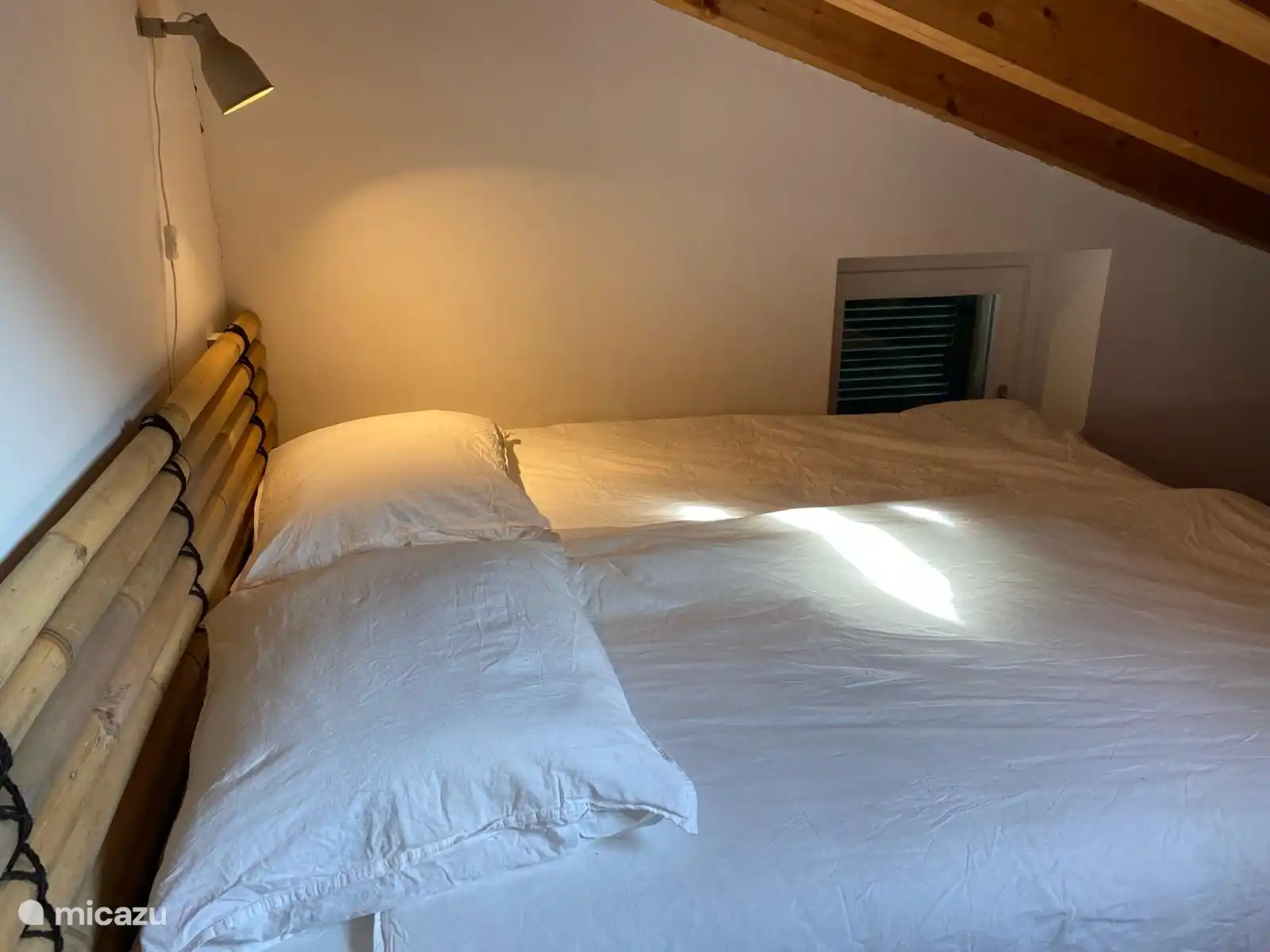 Großes Schlafzimmer mit 4 Betten.
