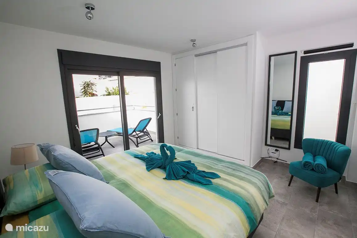 Schlafzimmer mit großer Terrasse