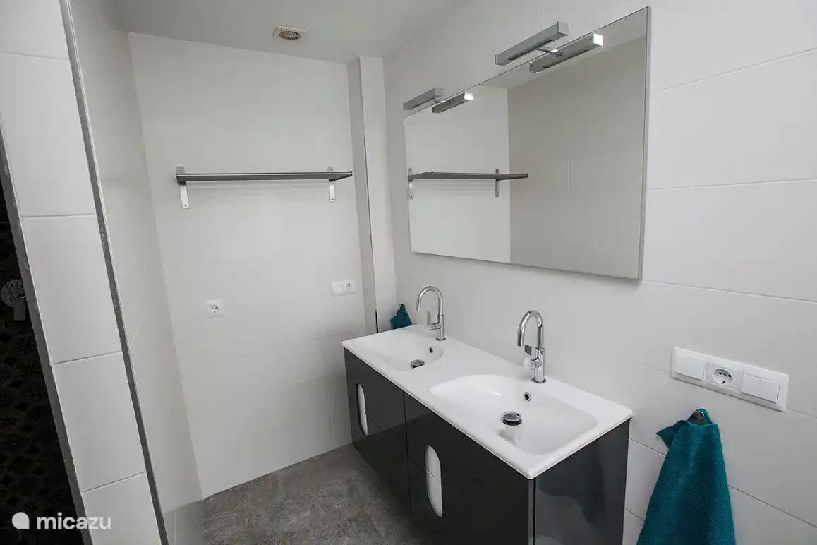 Badezimmer mit eigenem Bad, Schlafzimmer im Erdgeschoss