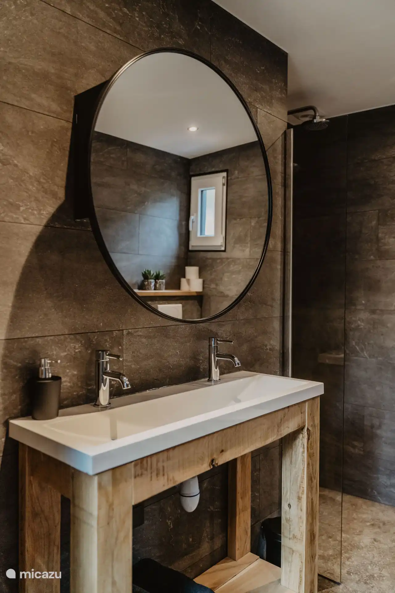 Badmöbel mit Doppelwaschbecken