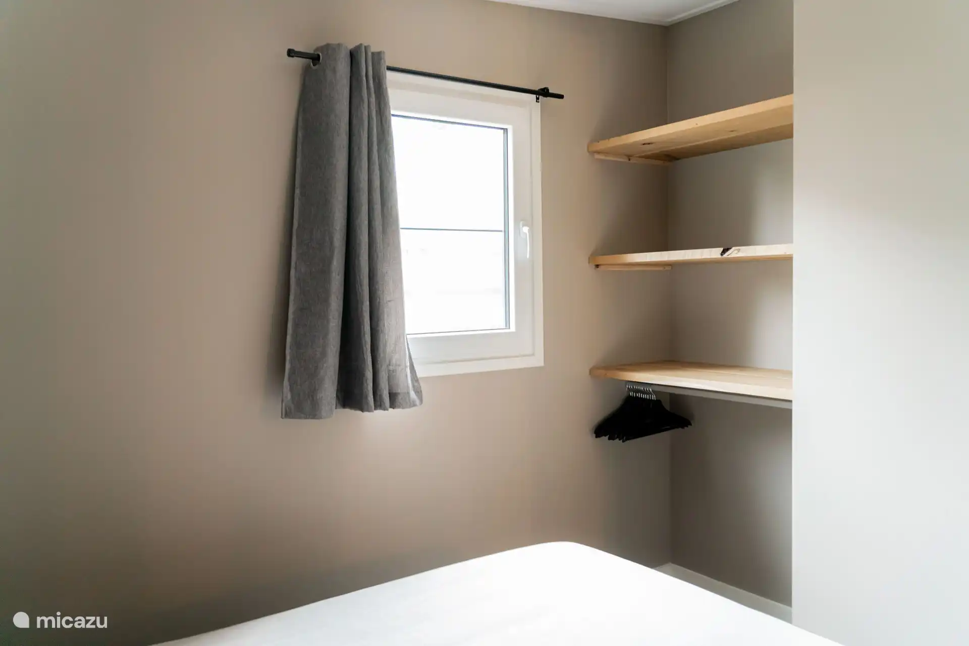 Schlafzimmer 1: genügend Stauraum für Kleidung