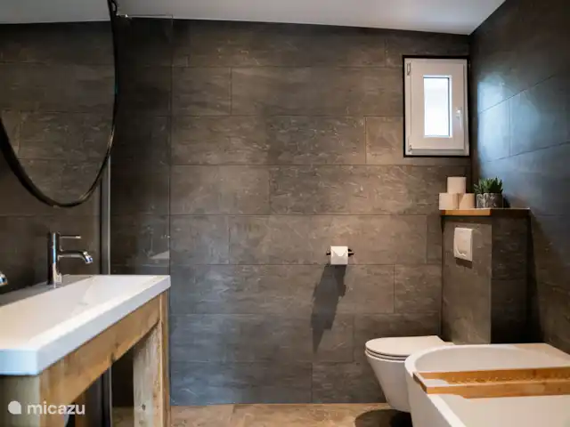 Attrayant et luxueux Boshuisje 33 @Veluwe | Pays-Bas, Gueldre, Wells - chalet La salle de bains luxueuse dispose d’un joli chauffage au sol