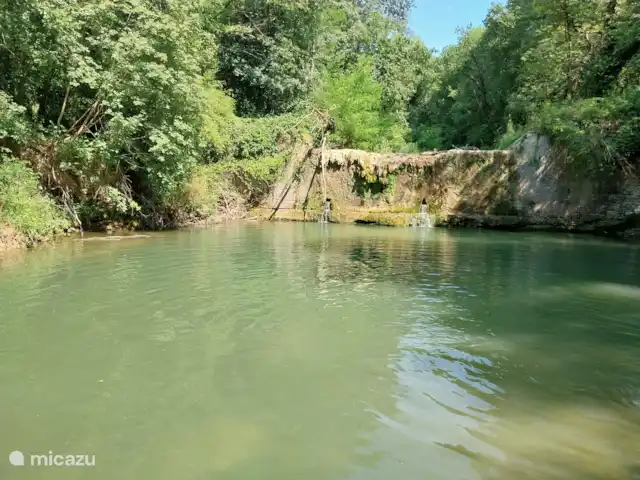 casa vacacional en Italia, Umbría, Asís  – Casa vacanza Ponte Marchetto Hay a poca distancia a pie dentro de 30 a 45 minutos del apartamento algunos hermosos lagos naturales en medio del bosque, donde se puede nadar.