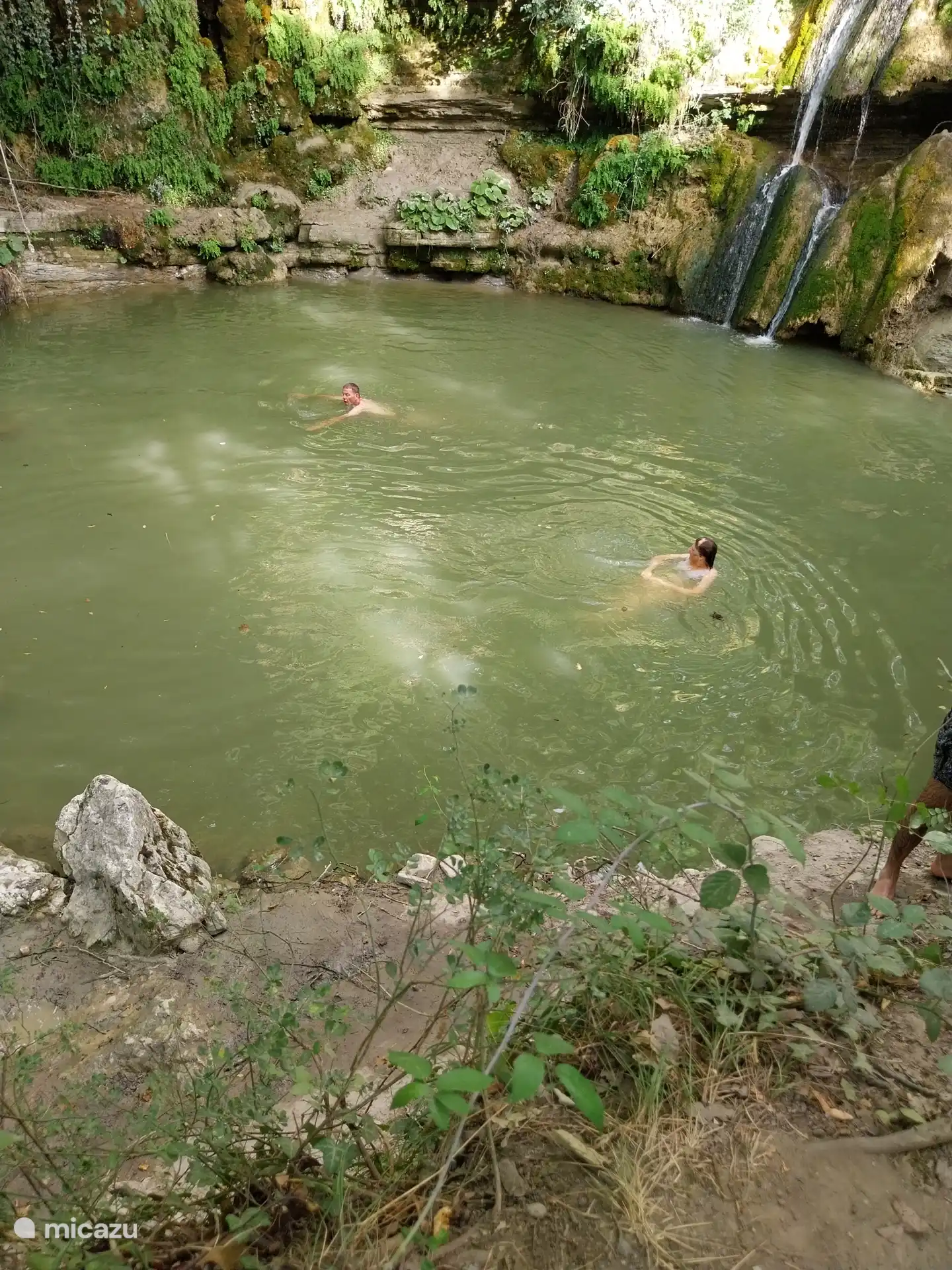 There are within walking distance within 30 to 45 minutes from the apartment some beautiful natural lakes in the middle of the forest, where you can swim. 