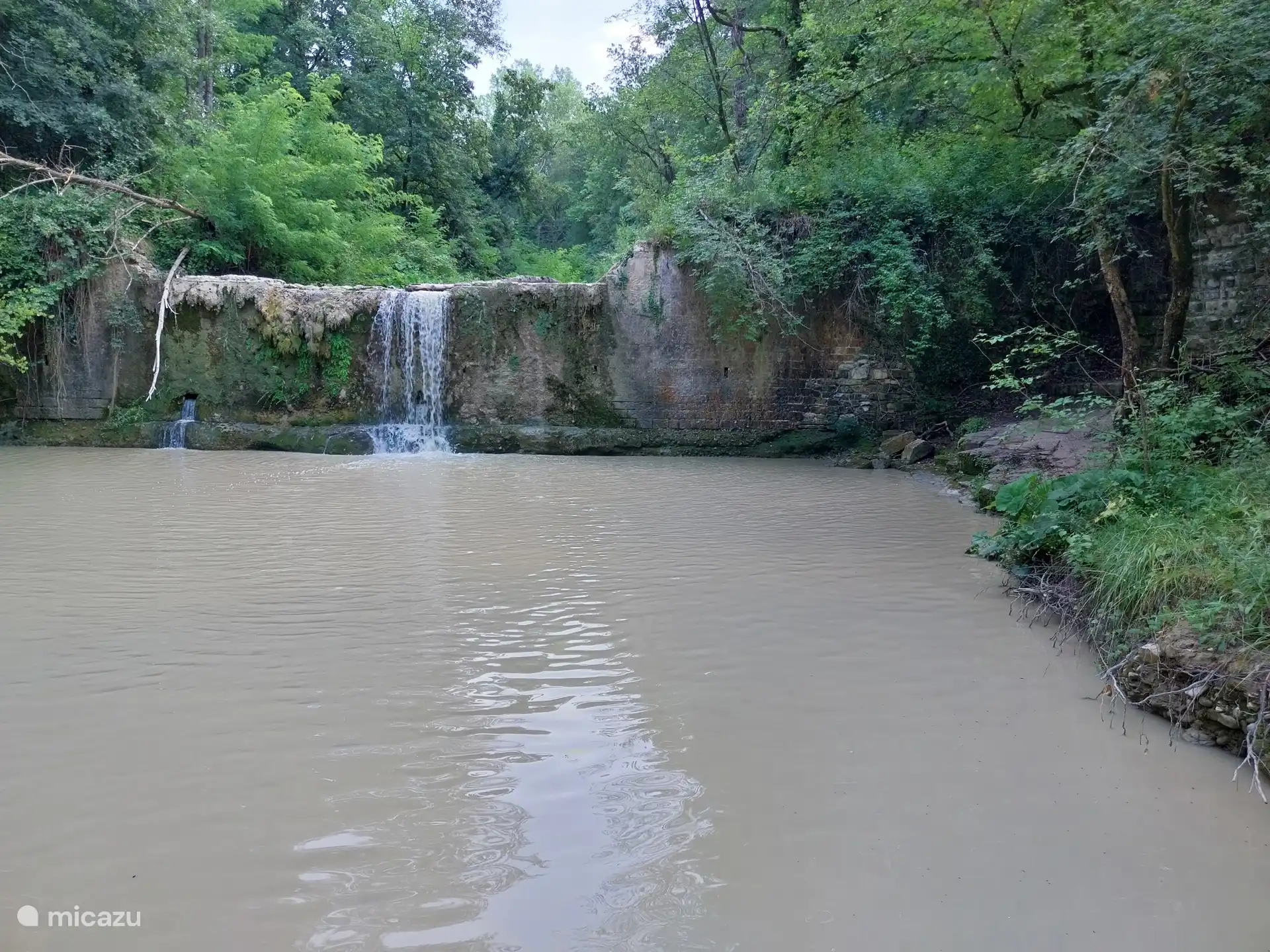 There are within walking distance within 30 to 45 minutes from the apartment some beautiful natural lakes in the middle of the forest, where you can swim. 