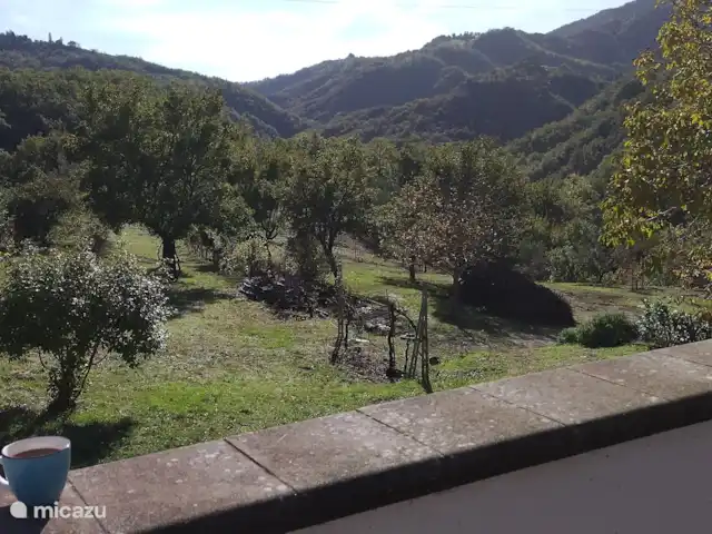 casa vacacional en Italia, Umbría, Asís  – Casa vacanza Ponte Marchetto Vista desde su terraza orientada al este y sol naciente.