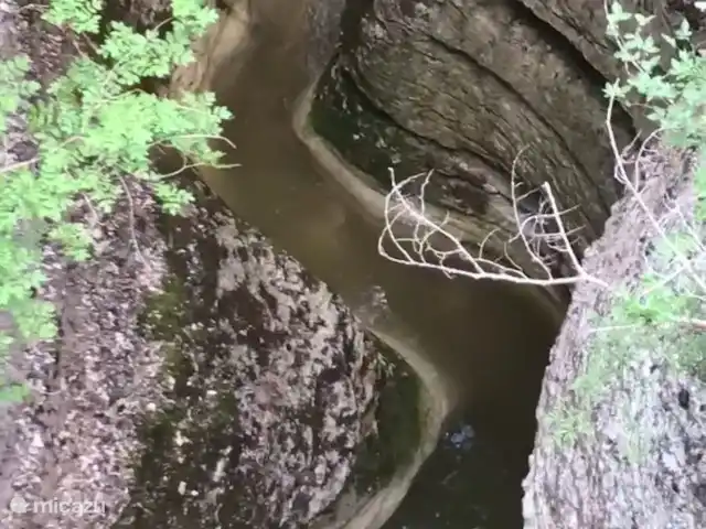 casa vacacional en Italia, Umbría, Asís  – Casa vacanza Ponte Marchetto Il Fosso Marchetto (el desfiladero), que se encuentra en parte en nuestra propiedad.