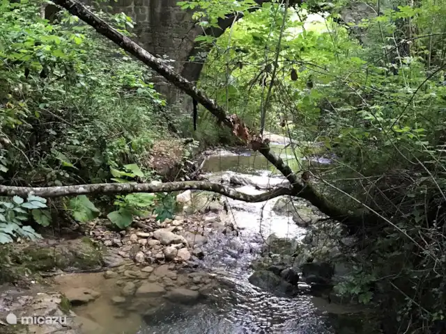 casa vacacional en Italia, Umbría, Asís  – Casa vacanza Ponte Marchetto Muchos arroyos de agua natural en las laderas de las montañas.