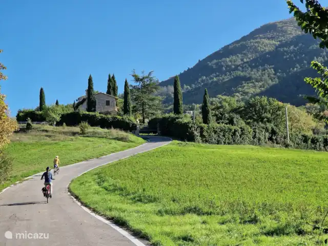 casa vacacional en Italia, Umbría, Asís  – Casa vacanza Ponte Marchetto En las inmediaciones de la Casa Vacanza se puede explorar la zona en bicicleta. Se recomienda la bicicleta eléctrica.