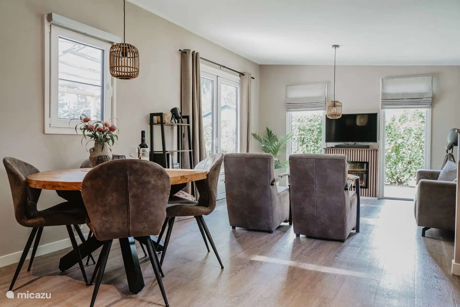 The entire holiday home has underfloor heating. The heating can be set separately in each room. 