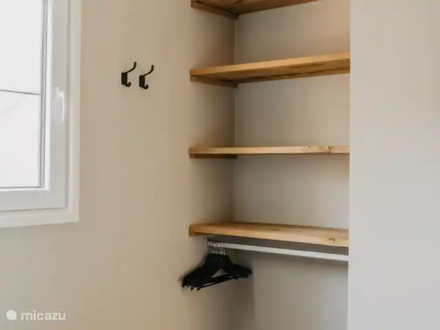 Luxueux et confortable Boshuisje 34 @Veluwe | Pays-Bas, Gueldre, Wells - chalet Il y a beaucoup d’espace dans la chambre pour ranger ou suspendre des vêtements