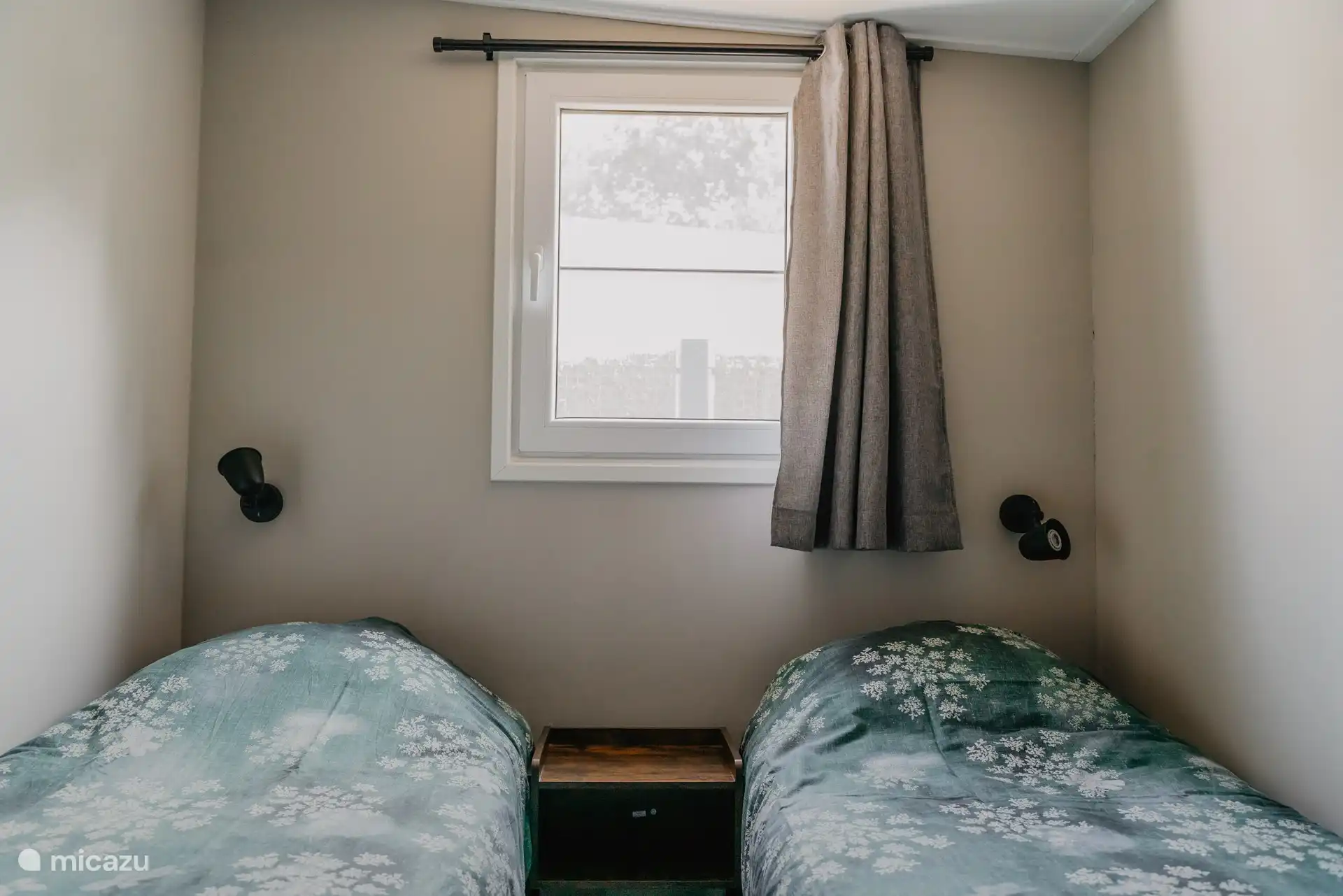 La 2ème chambre dispose de 2 lits. Vous pouvez les séparer ou les pousser ensemble. 