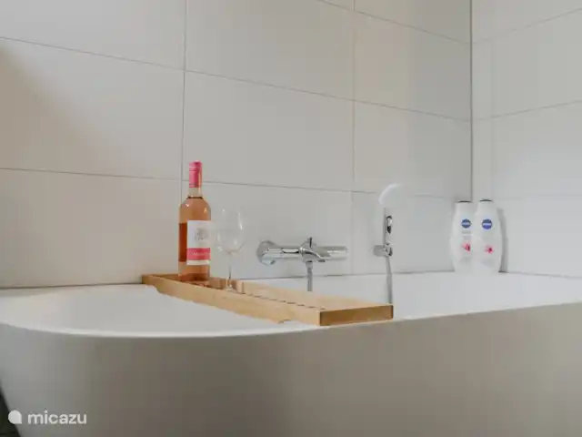Luxueux et confortable Boshuisje 34 @Veluwe | Pays-Bas, Gueldre, Wells - chalet Détendez-vous dans la baignoire. Lisez un livre ou buvez un verre de vin... Tout est possible