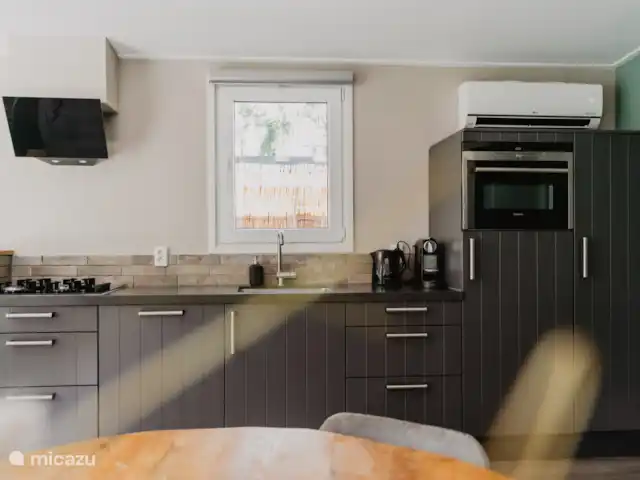 Luxueux et confortable Boshuisje 34 @Veluwe | Pays-Bas, Gueldre, Wells - chalet Il y a divers appareils électroménagers disponibles, tels qu’une machine nespresso, une bouilloire, une cafetière, un grille-pain et un presse-agrumes électrique