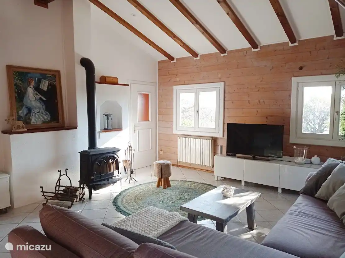 Wohnzimmer mit Kamin