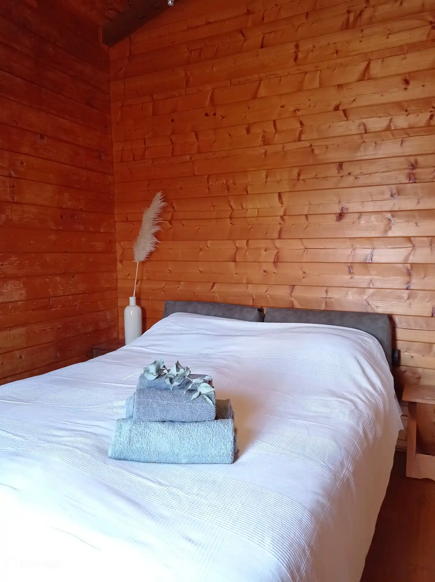 Schlafzimmer mit Doppelbett