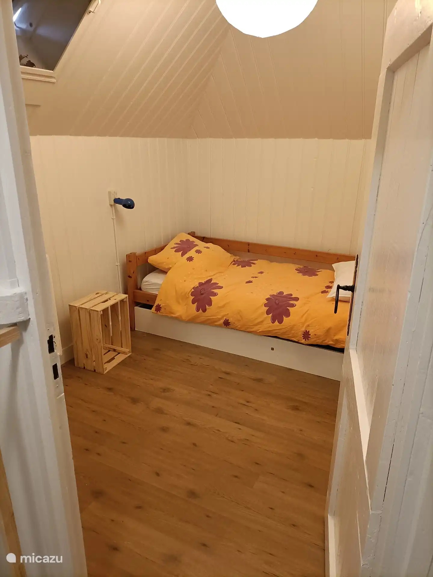 In diesem gemütlichen Schlafzimmer stehen zwei Einzelbetten zur Verfügung. Hier gibt es auch einen großen Einbauschrank.