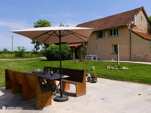 Holiday home in France, Nièvre – farmhouse Hide Out