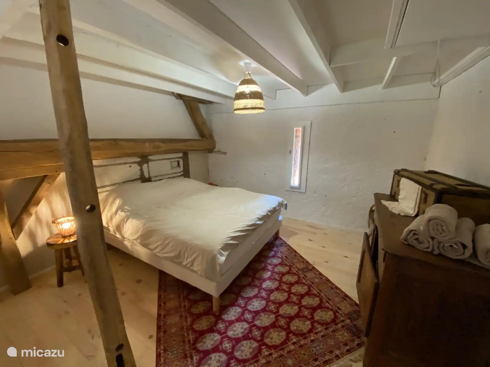 Dies ist das vierte Schlafzimmer im Studio im ersten Stock, ausgestattet mit einem Doppelbett (200x160).