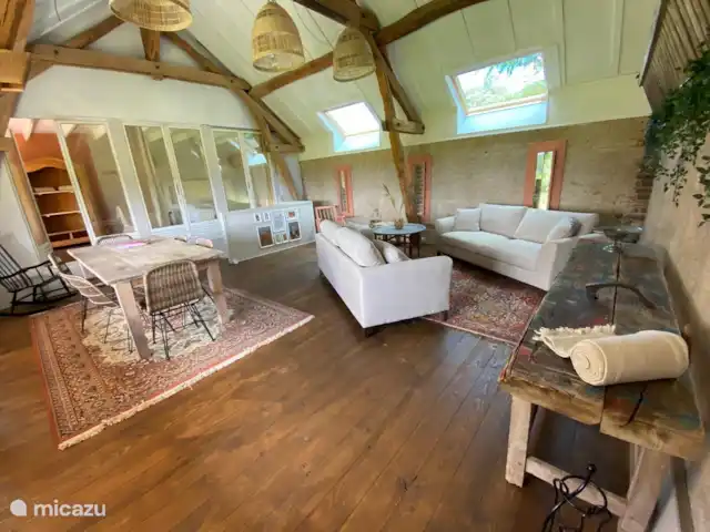 Location de Vacances France, Nièvre, Nevers, ferme - Cachez-vous Ici vous voyez le salon au premier étage.
