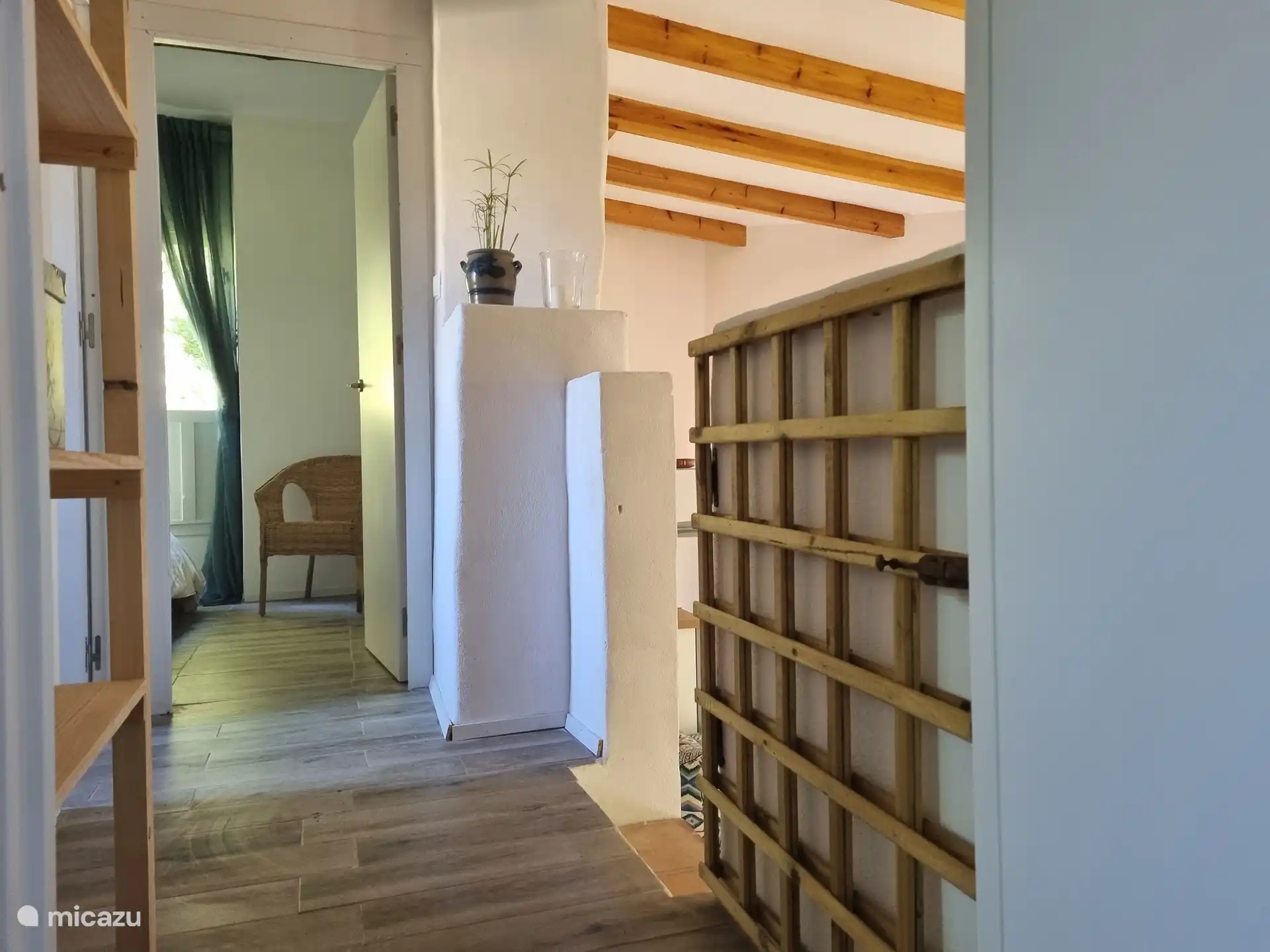 oberer Bereich mit 2 Schlafzimmern und Badezimmer. Absicherung für Kleinkinder