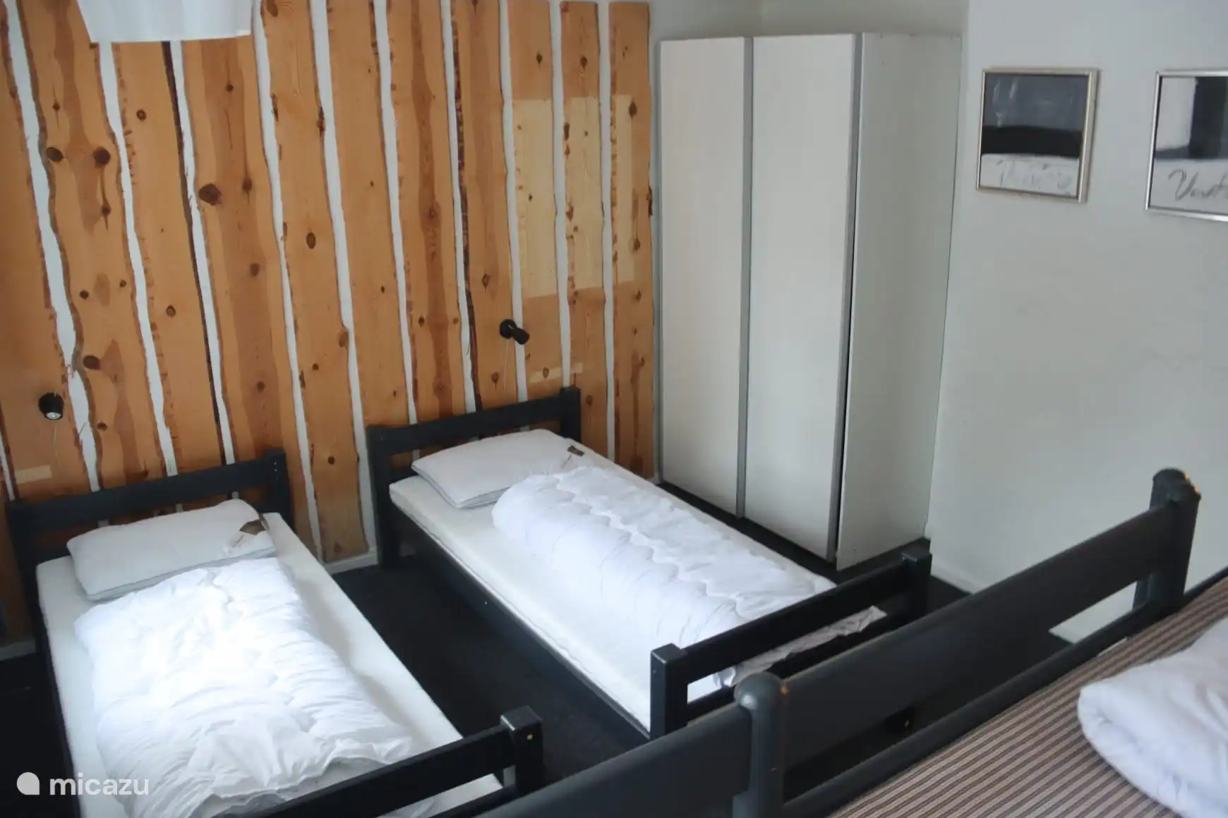 Deux lits simples dans la chambre 2