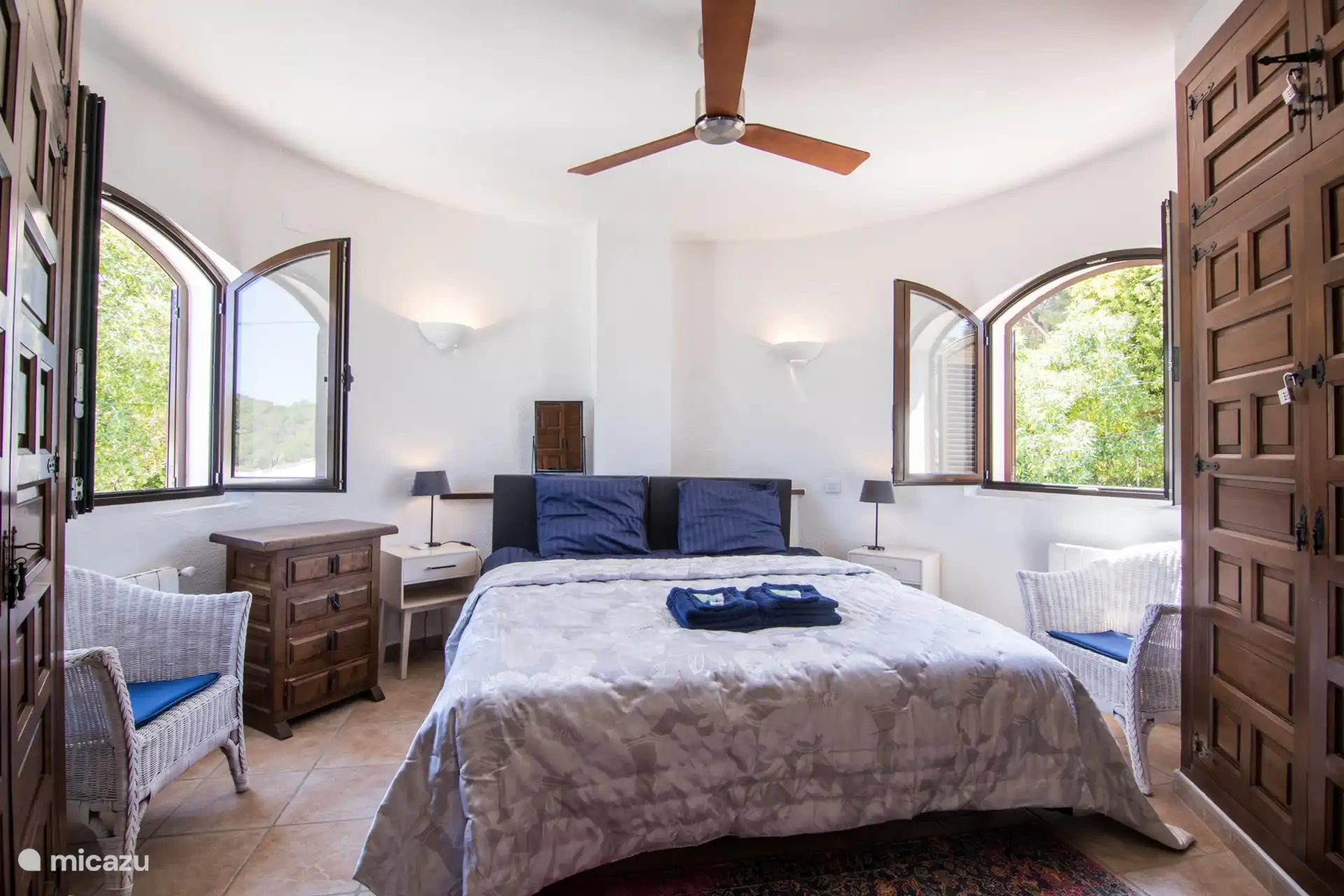 Bedroom 1st floor with en suite bathroom