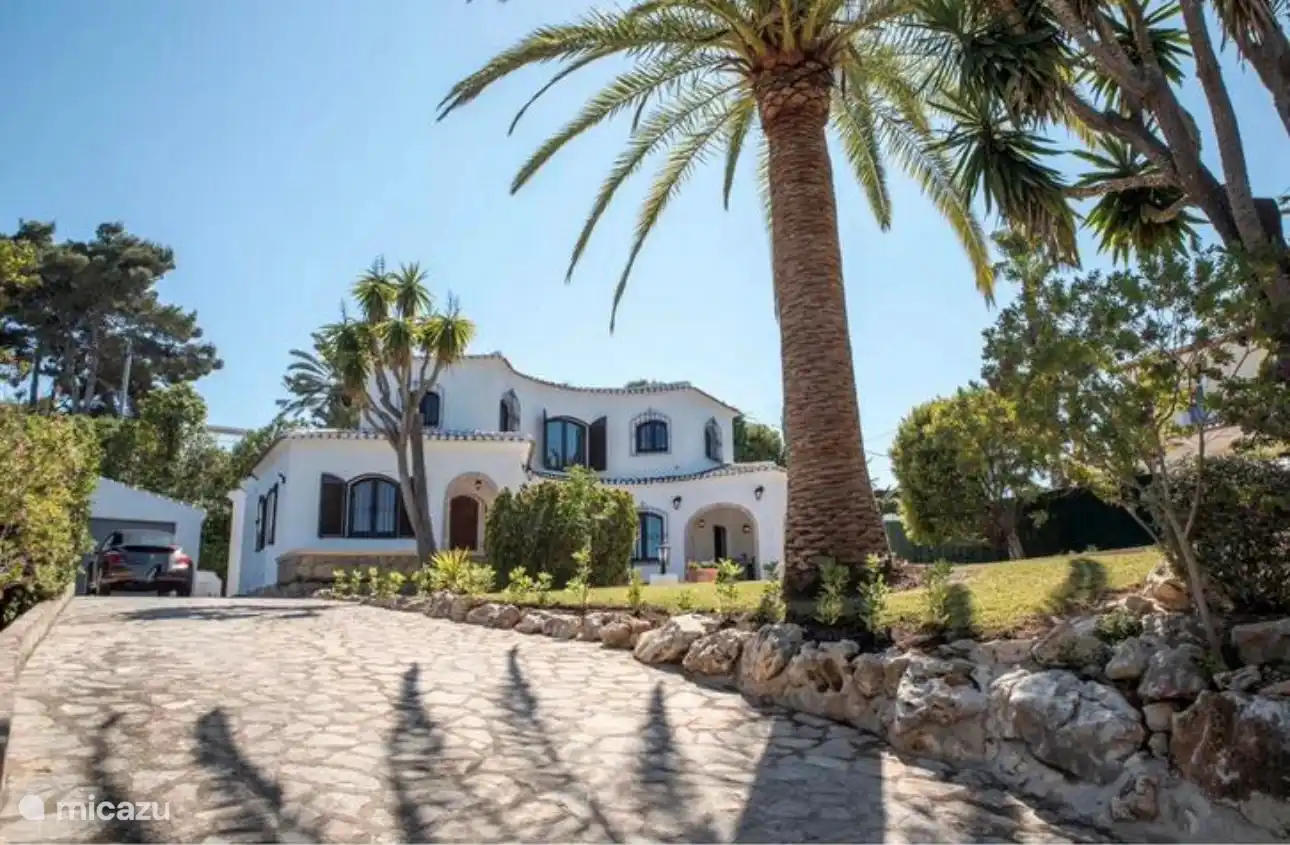 Casa Leana from driveway