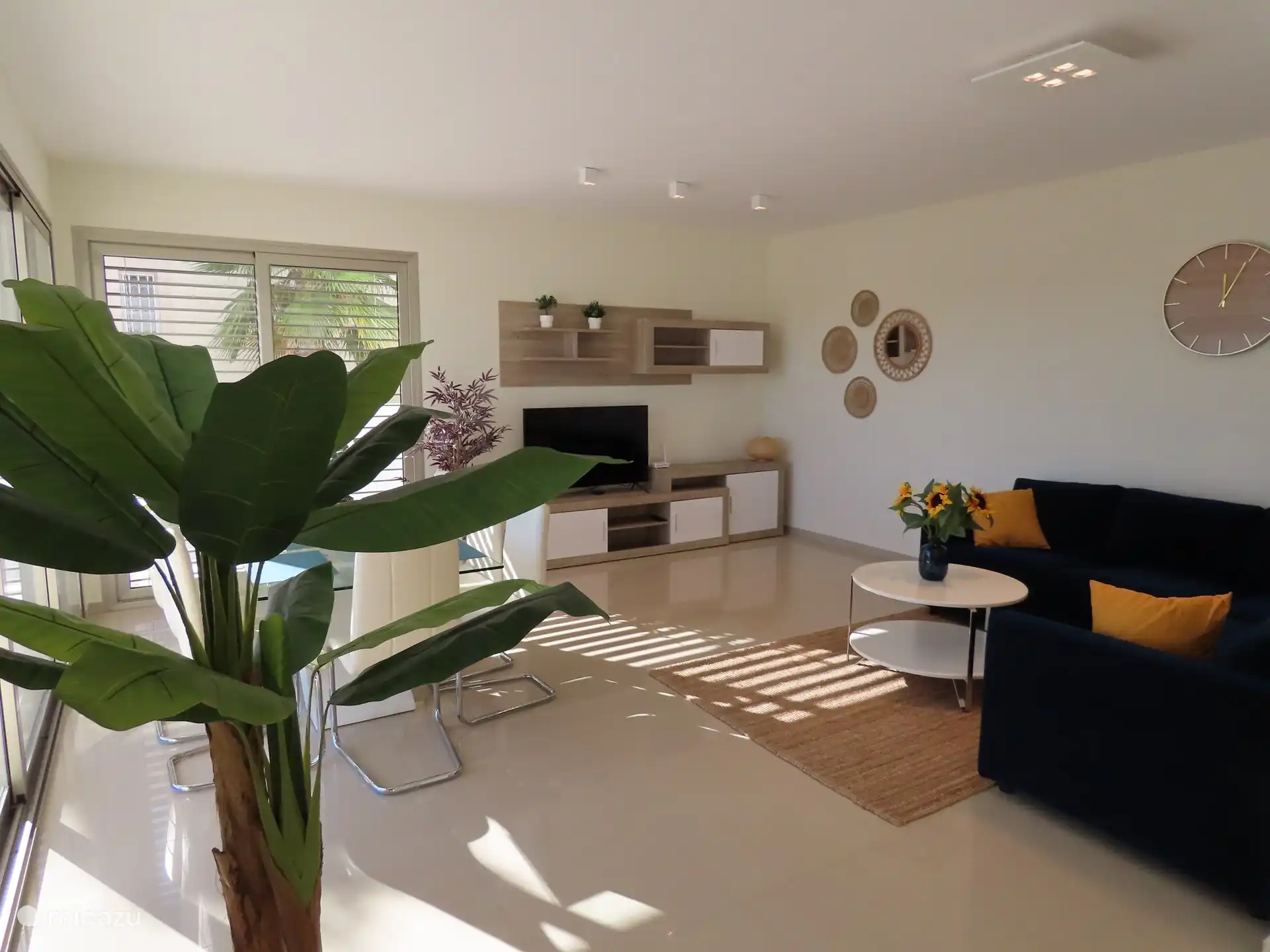 Geschmackvoll eingerichtetes Wohn-Esszimmer