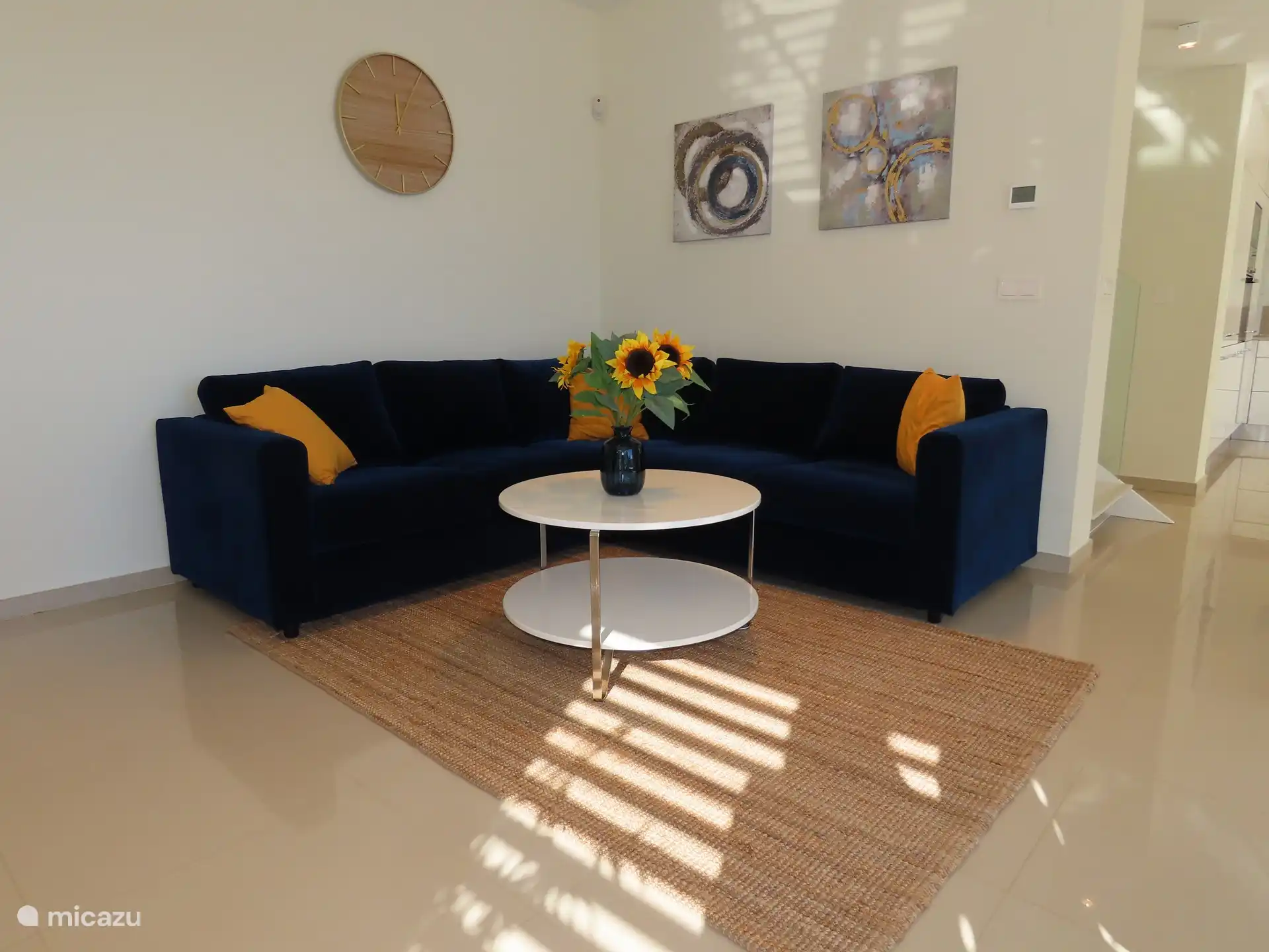 Geschmackvoll eingerichtetes Wohn-Esszimmer