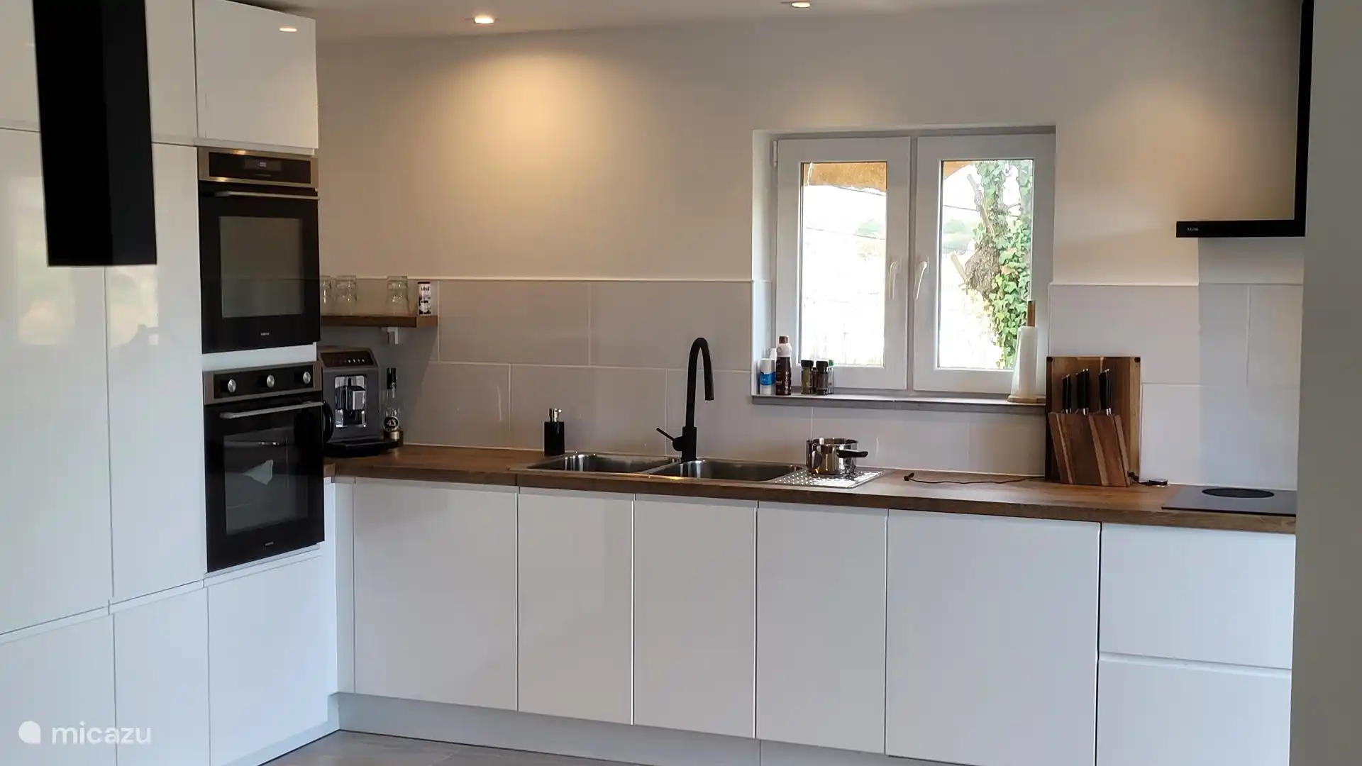 Cuisine neuve spacieuse entièrement équipée