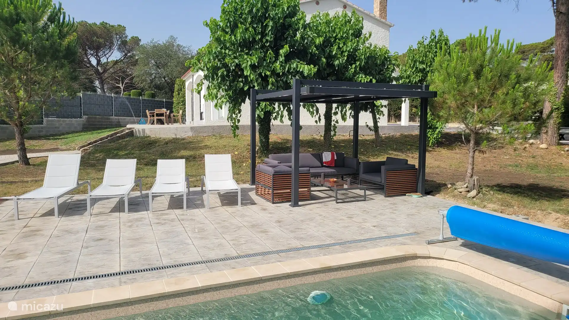 Piscine privée chauffée (ou refroidie) 