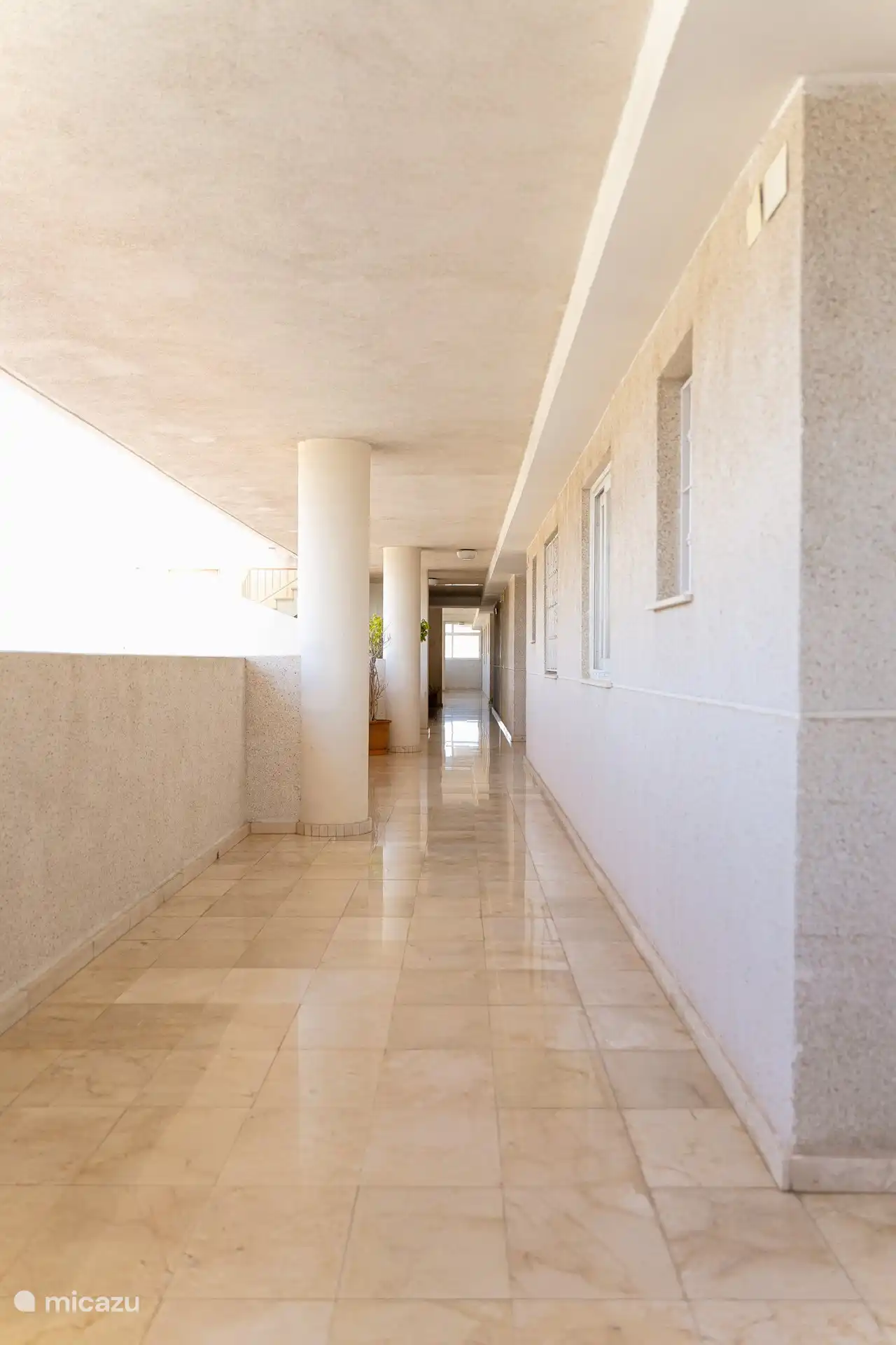 Halle auf der Etage des Gebäudes