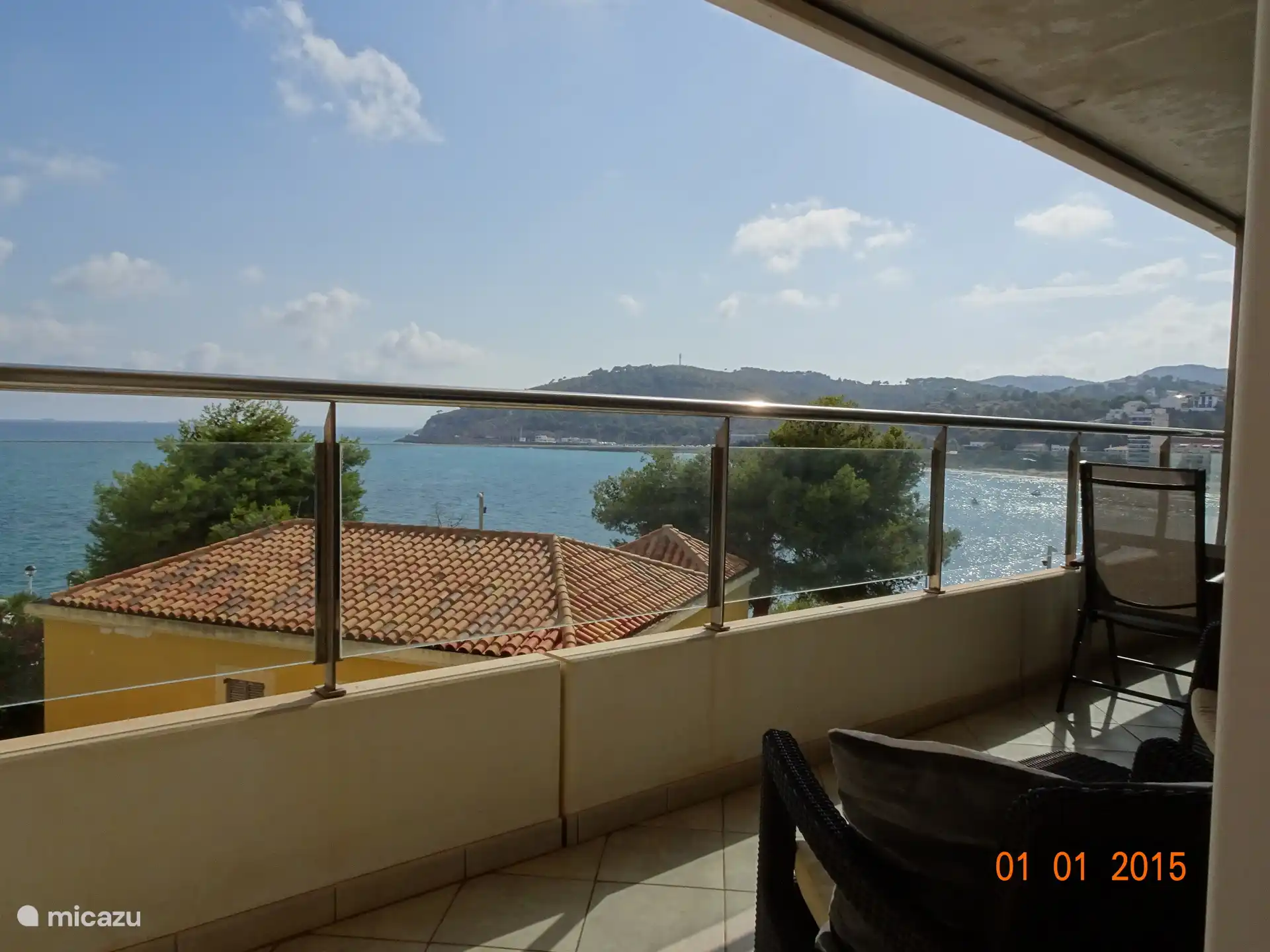 Die geräumige Terrasse mit Blick auf das Meer und die Bucht von Playa de la Concha.
Abends hat man hier wunderschöne Sonnenuntergänge.