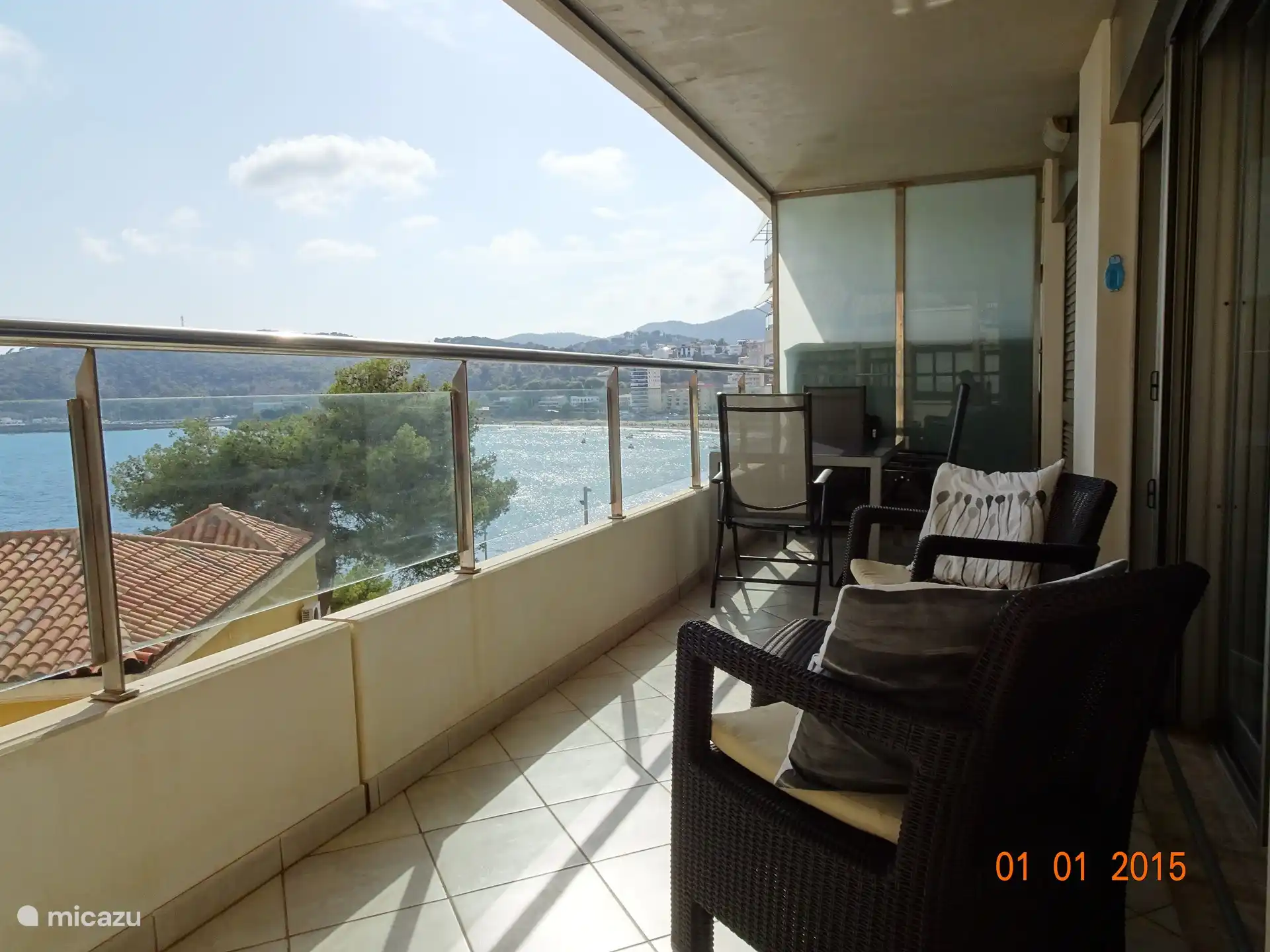 Die geräumige Terrasse mit Blick auf das Meer und die Bucht von Playa de la Concha.
Abends hat man hier wunderschöne Sonnenuntergänge.