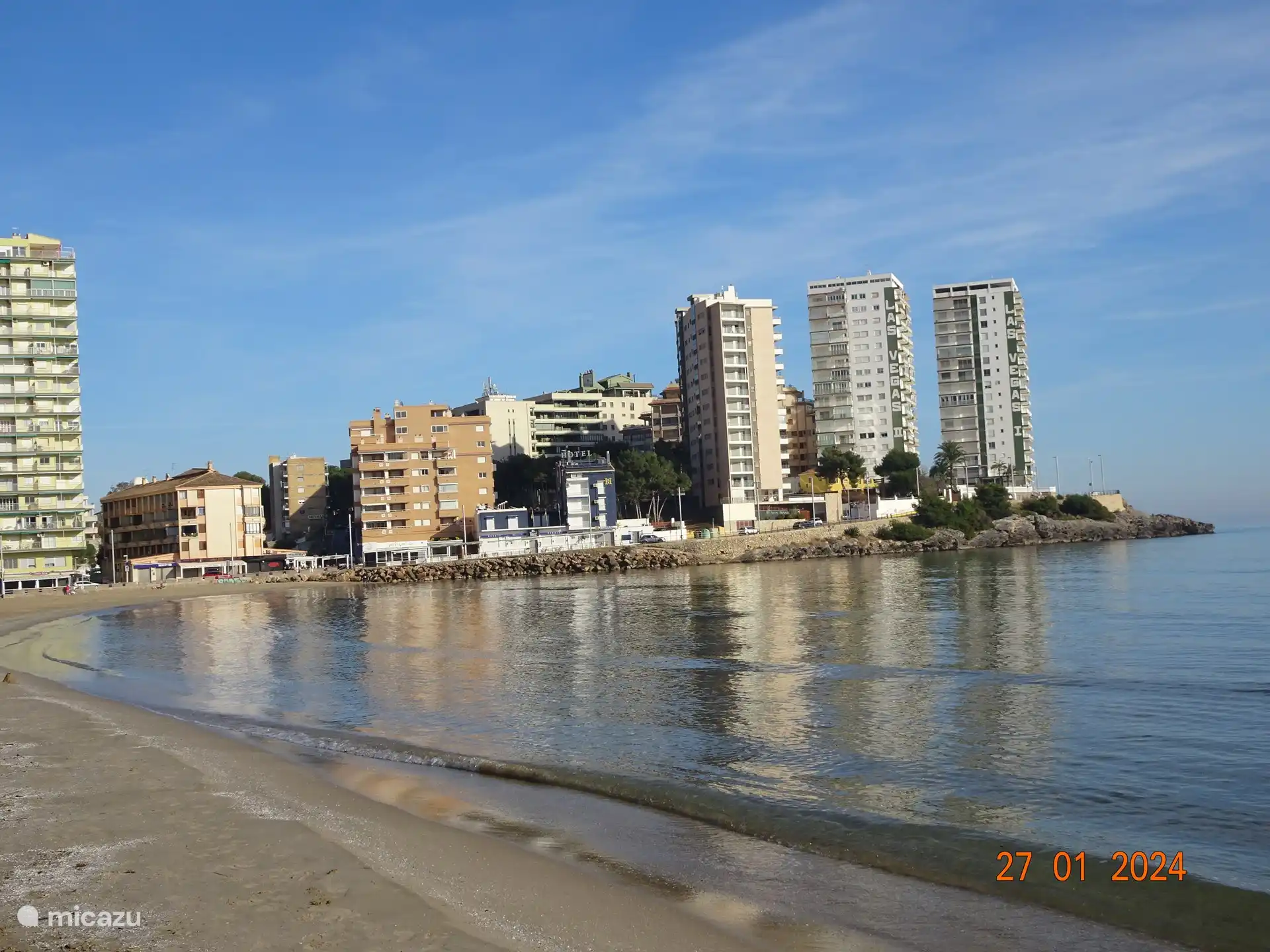 Die Wohnung befindet sich im 3. Block von rechts, also 50 Meter vom Strandzugang entfernt