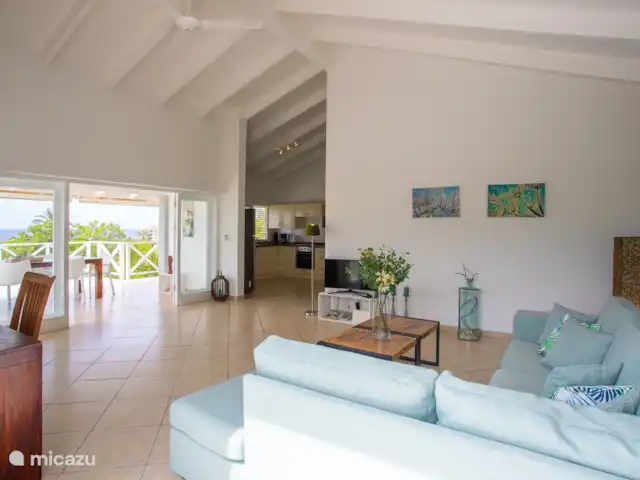 Villa Piscadera Bay Resort | Curaçao, Curaçao-Centre, Piscadera - villa Salon spacieux avec portes coulissantes des deux côtés du salon
