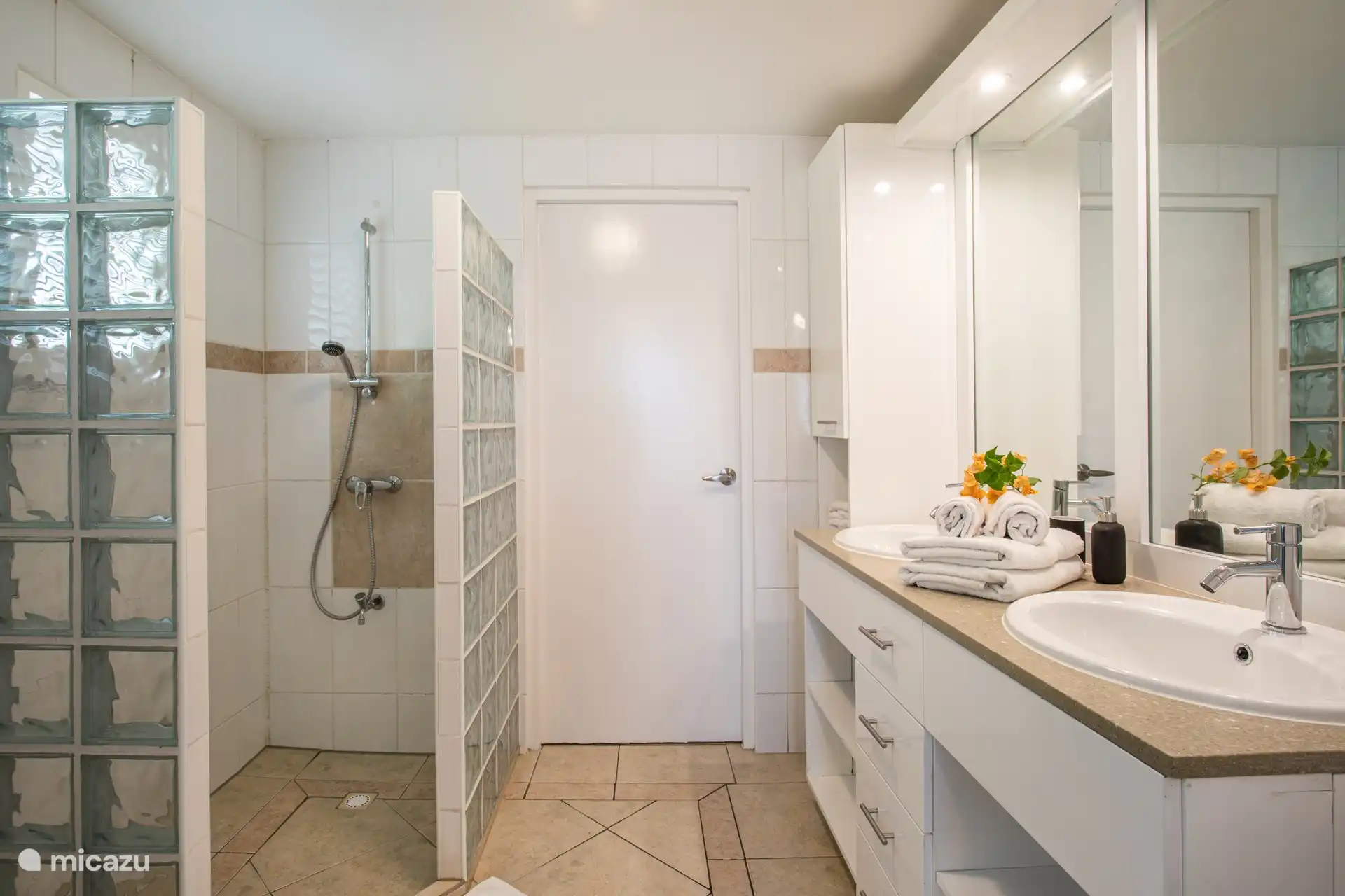 Gemeinsames Badezimmer von Schlafzimmer 2 und 3