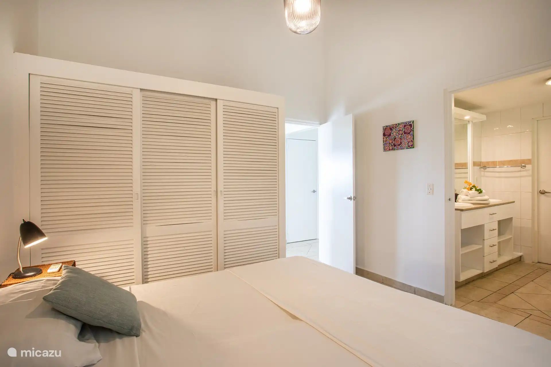 Schlafzimmer 3 mit Klimaanlage und Gemeinschaftsbad