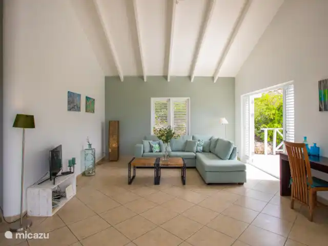 Villa Piscadera Bay Resort | Curaçao, Curaçao-Centre, Piscadera - villa Salon spacieux avec portes coulissantes des deux côtés du salon