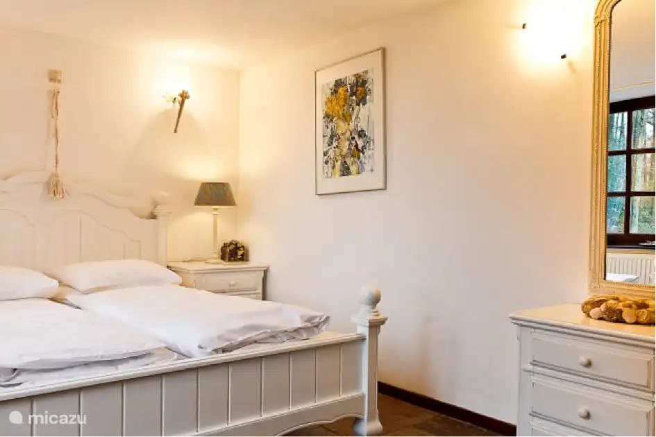 Schlafzimmer mit Doppelbett