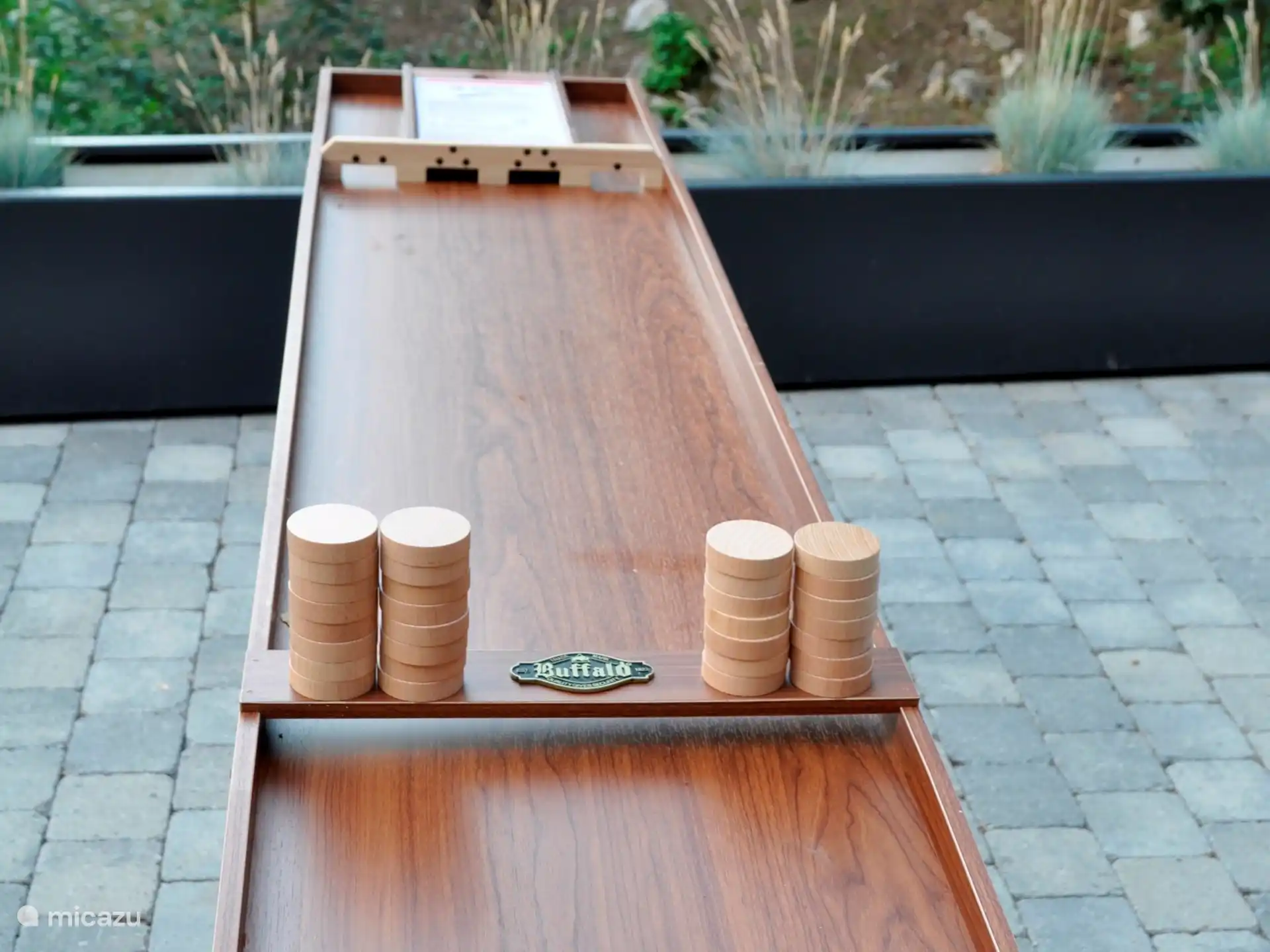 Spielen Sie gemeinsam eine Partie Shuffleboard