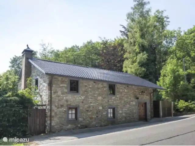 La Forêt | Belgique, Ardennes, Stoumont - villa Devant la maison, le long de la route de Stoumont.
