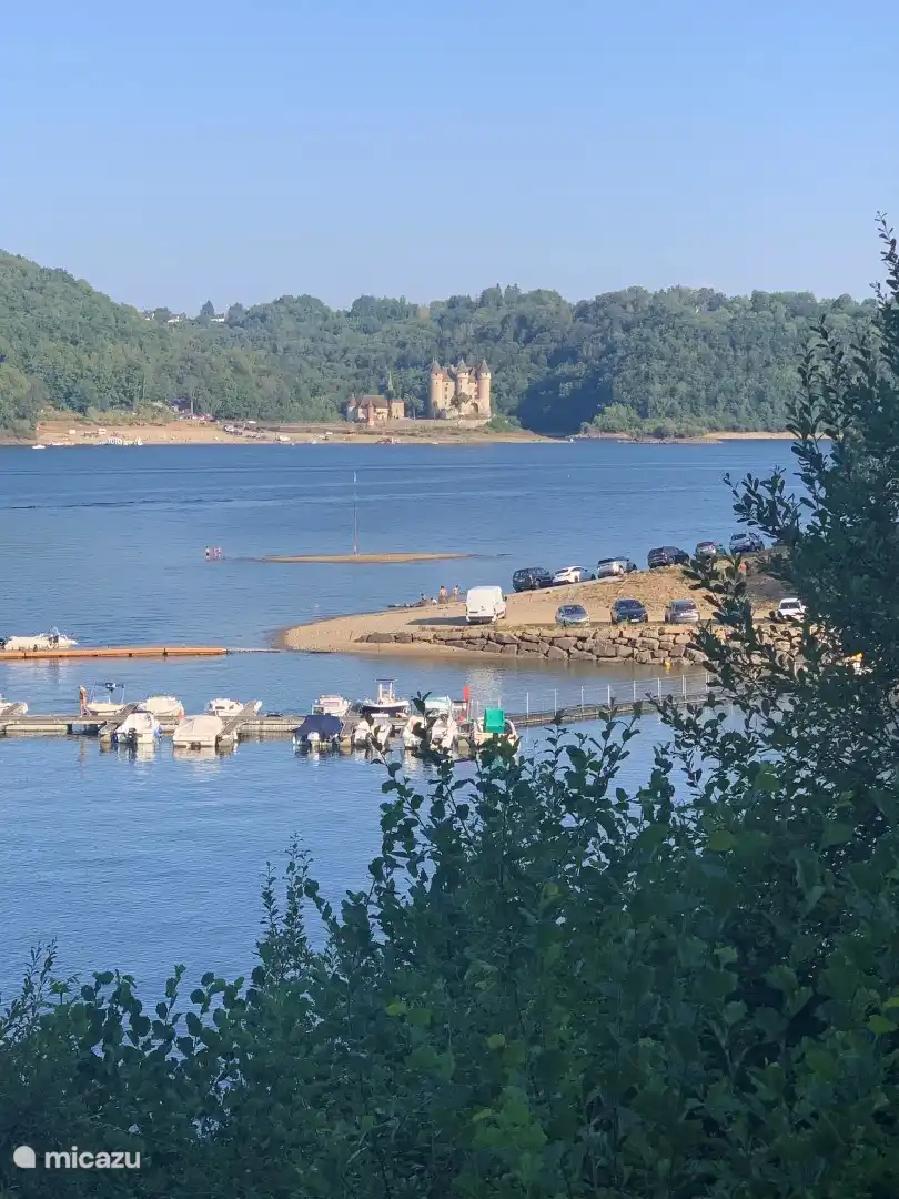 Het meer met kasteel