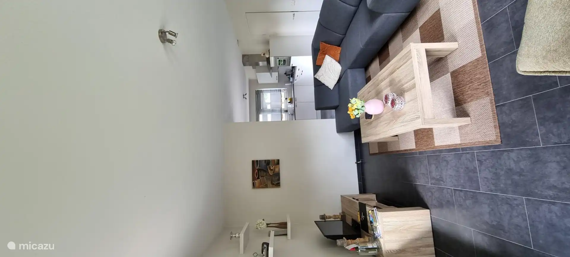 Wohnzimmer mit Blick auf die Küche