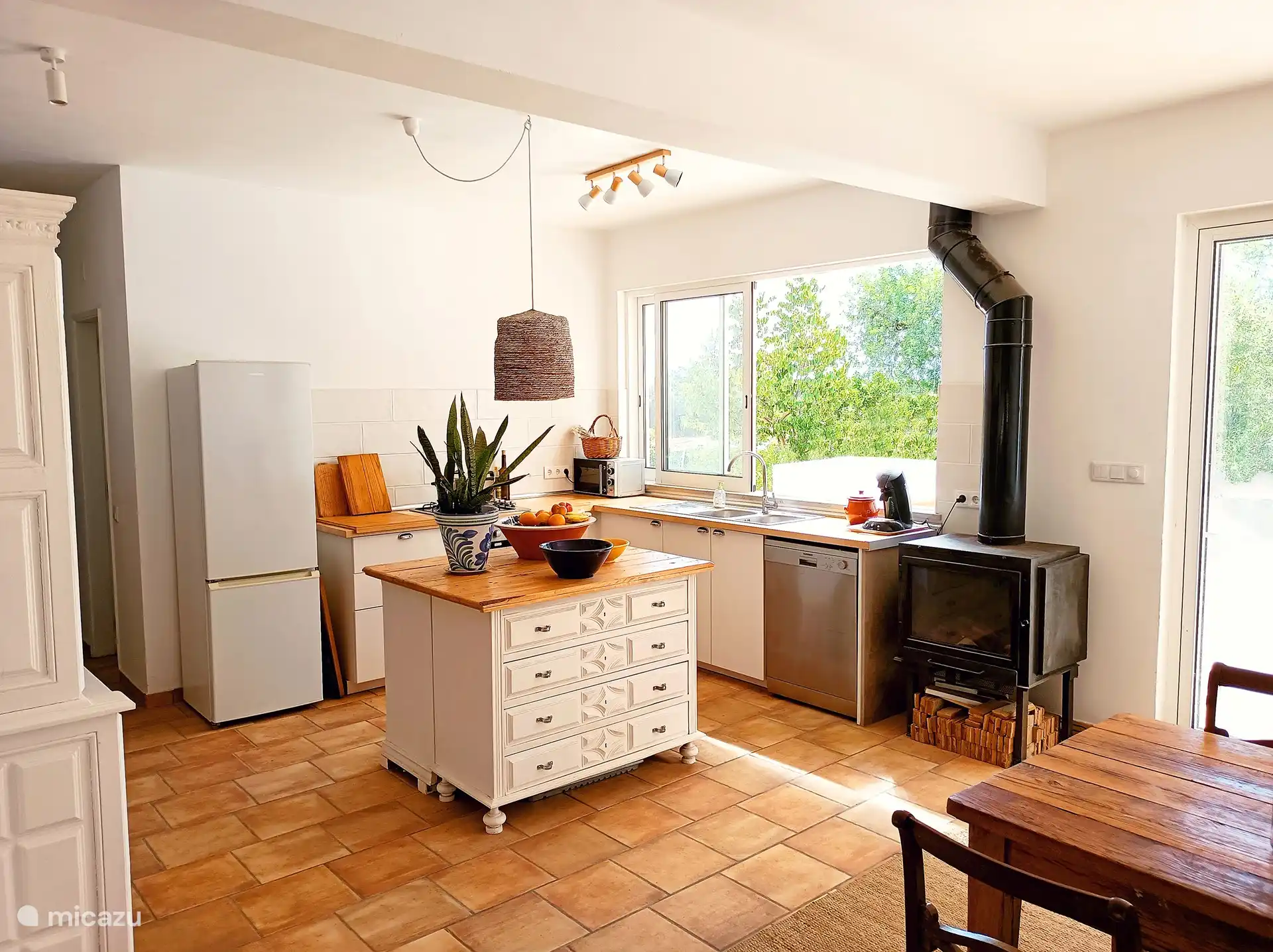 Die Küche: komplett ausgestattet