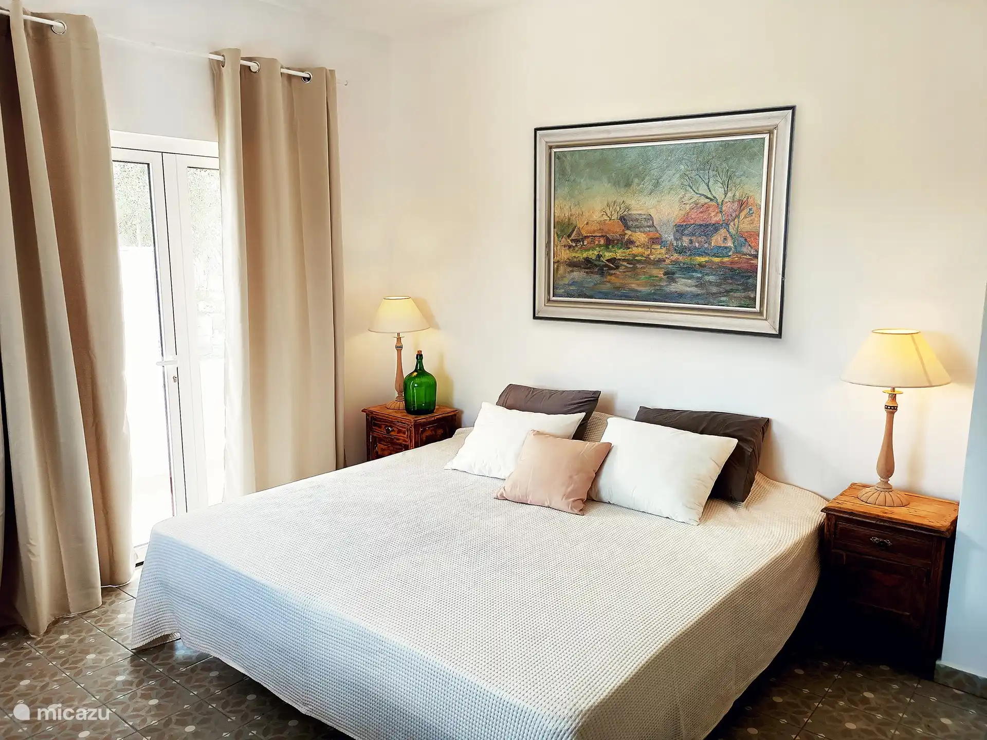 Schlafzimmer 2: sehr geräumig und schöne Aussicht!