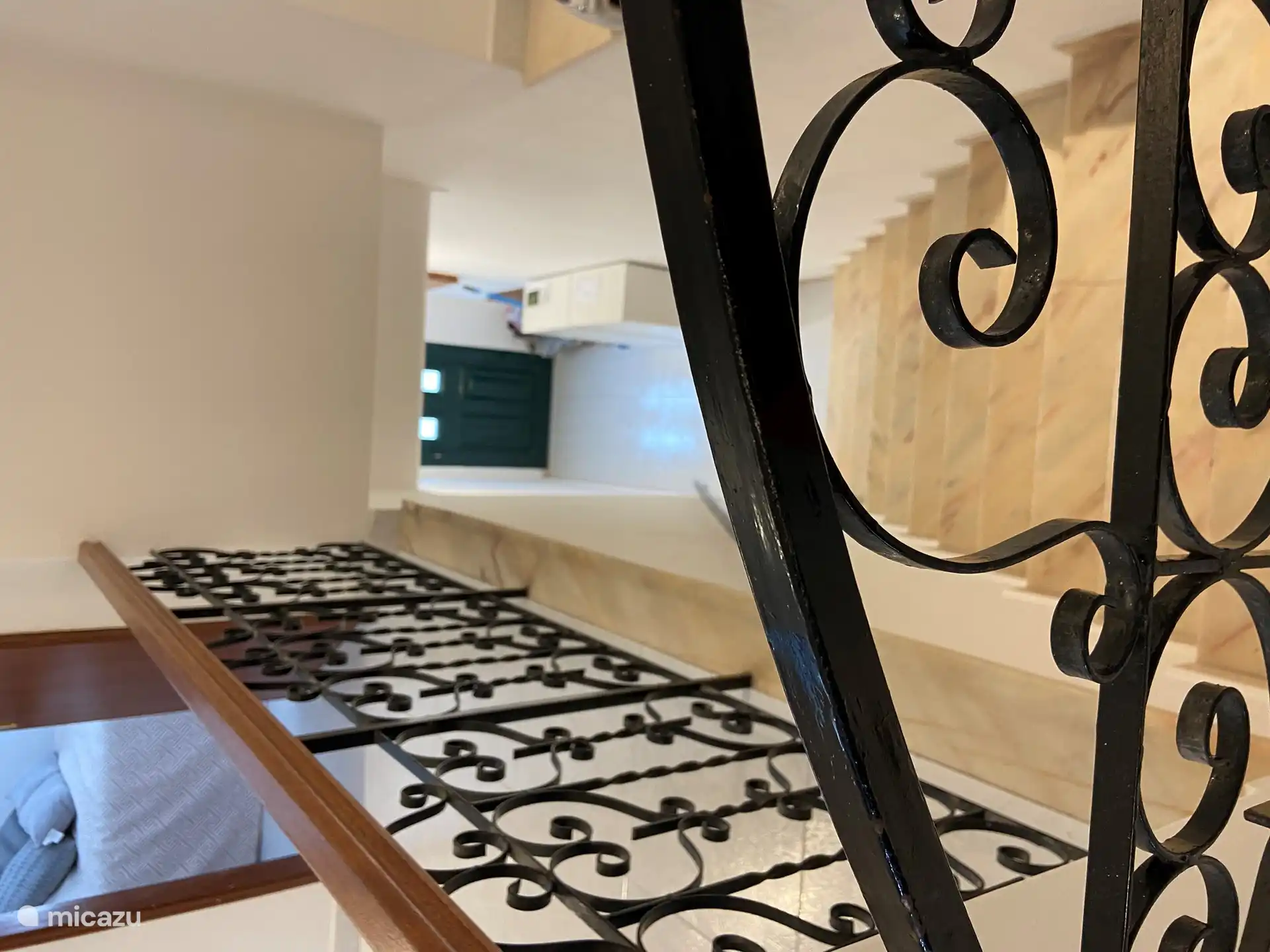 The entrance, via a staircase to the 1st floor