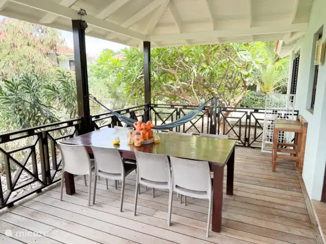 Villa Blue Bay avec vue sur le golf | Curaçao, Curaçao-Centre, Blue Bay - villa Table à manger avec beaucoup de chaises