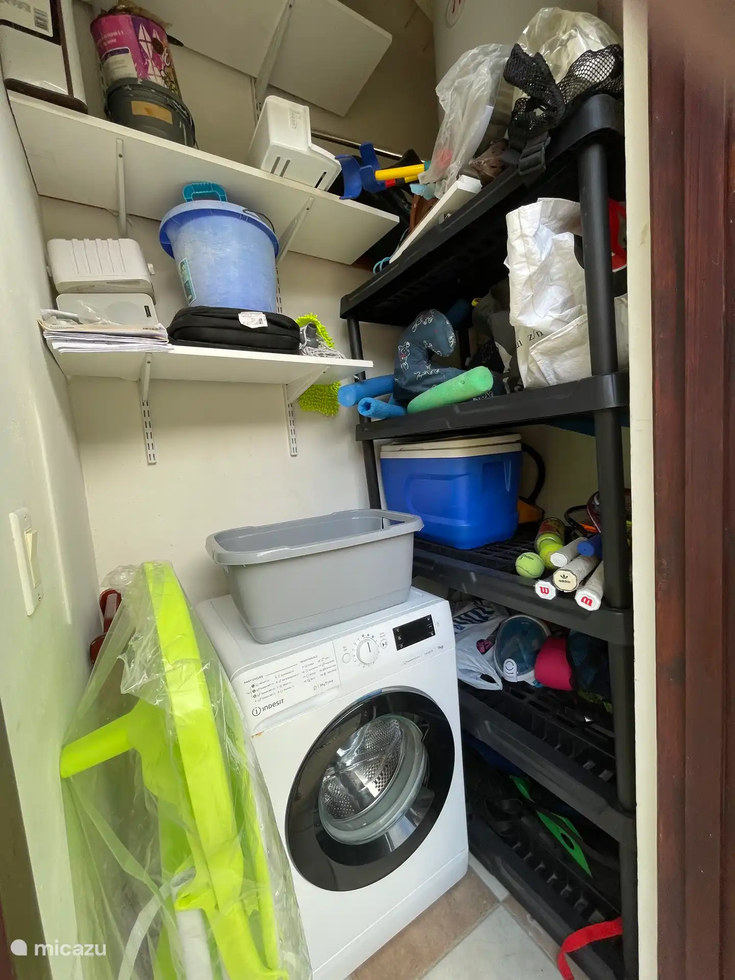 Lavadero con lavadora